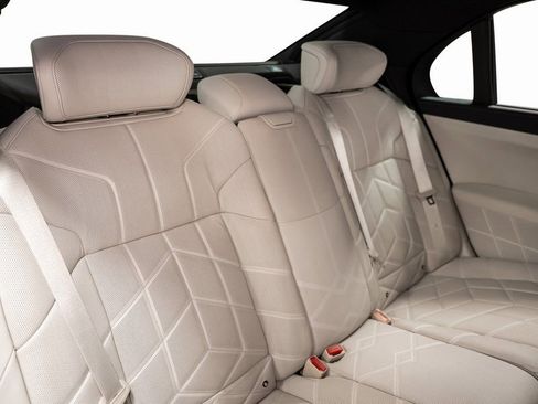 Used 2023 BMW 740i w/ Luxury Rear Seating Package image 34