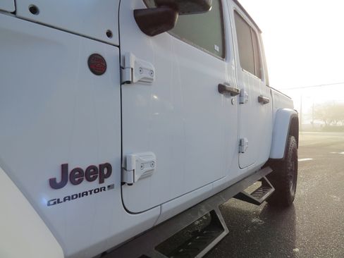 Used 2023 Jeep Gladiator Rubicon w/ LED Lighting Group image 15