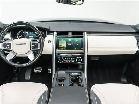 Used 2023 Land Rover Discovery HSE R-Dynamic AWD/4WD image 18