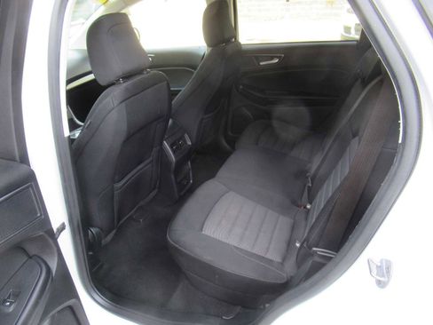 Used 2022 Ford Edge SE image 37