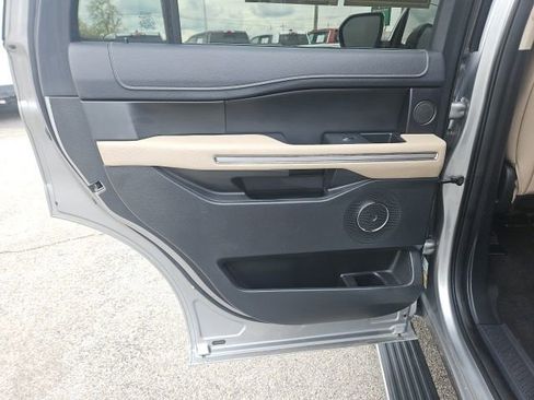 Used 2024 Ford Expedition Limited AWD/4WD image 16