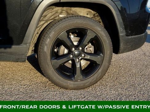 Used 2023 Jeep Grand Cherokee Limited w/ Luxury Tech Group II image 8