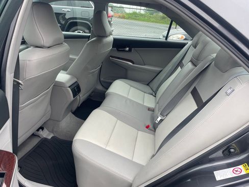 Used 2012 Toyota Camry XLE w/ Leather Pkg FWD image 19