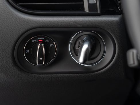 Certified 2025 Porsche Macan image 30