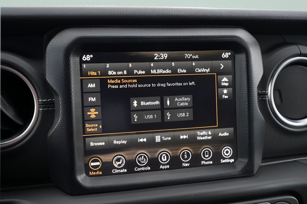 Used 2023 Jeep Wrangler Unlimited Sahara w/ Cold Weather Group AWD/4WD image 34