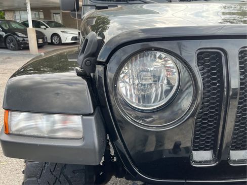 Used 2019 Jeep Wrangler Unlimited Sahara AWD/4WD image 9