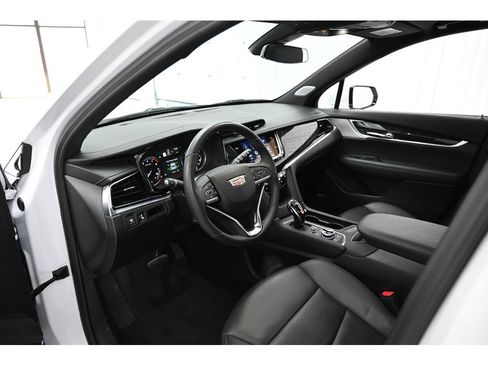 Used 2025 Cadillac XT6 Premium Luxury image 9