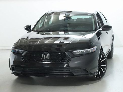 Used 2025 Honda Accord Touring image 3