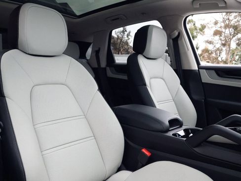 New 2026 Porsche Cayenne image 24