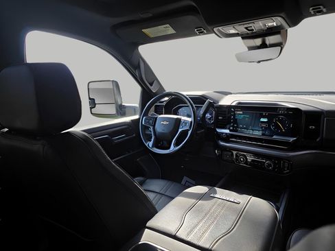 Used 2024 Chevrolet Silverado 2500 High Country w/ Technology Package image 11