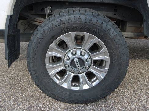 Used 2019 Ford F250 Lariat w/ Lariat Ultimate Package AWD/4WD image 11