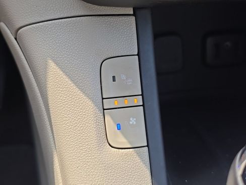 Used 2018 GMC Acadia Denali w/ Technology Package AWD/4WD image 32