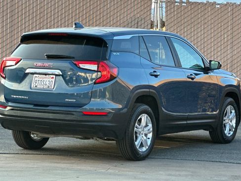Used 2024 GMC Terrain SLE image 4