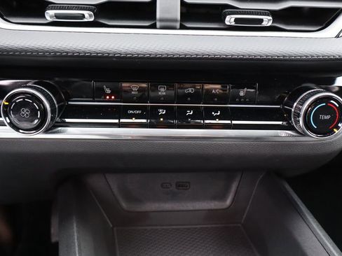 Used 2025 Chevrolet Equinox LT w/ Safety and Technology Package image 23