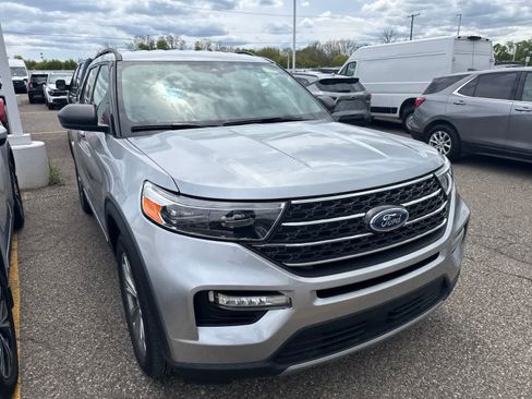 Used 2023 Ford Explorer XLT w/ Equipment Group 202A AWD/4WD image 8