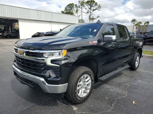 Used 2022 Chevrolet Silverado 1500 LT image 2