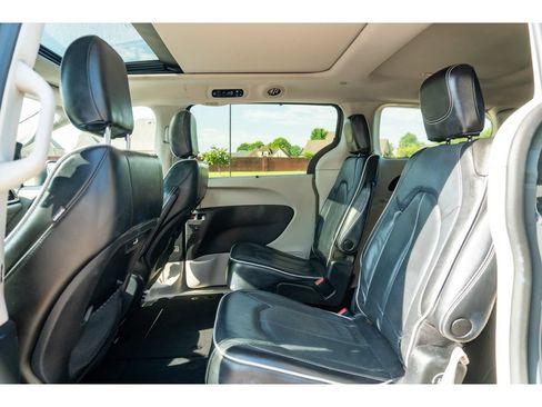 Used 2022 Chrysler Pacifica Limited FWD image 14