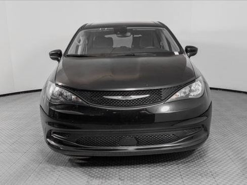 Used 2023 Chrysler Voyager LX image 12