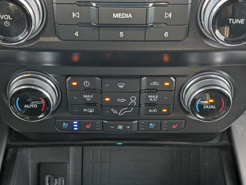 Certified 2020 Ford F250 Platinum w/ FX4 Off-Road Package AWD/4WD image 18