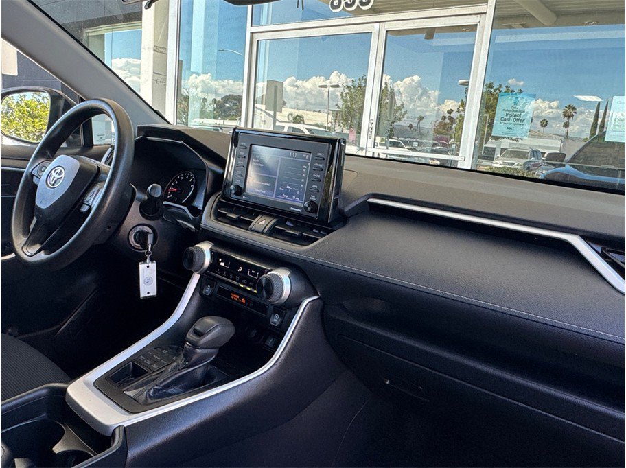 Used 2021 Toyota RAV4 LE AWD/4WD image 21
