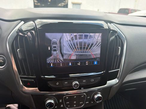 Used 2023 Chevrolet Traverse LT FWD image 19