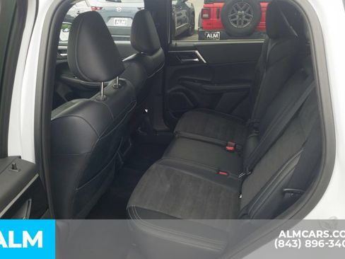 Used 2024 Mitsubishi Outlander SE FWD image 18