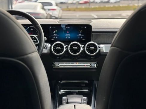 Certified 2021 Mercedes-Benz GLB 250 4MATIC image 47