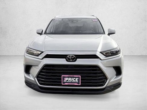 Used 2025 Toyota Grand Highlander XLE image 2