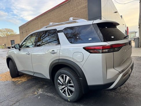 New 2025 Nissan Pathfinder SL image 35