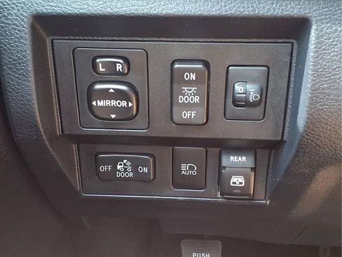 Used 2018 Toyota Tundra Limited w/ Limited Premium Package AWD/4WD image 27