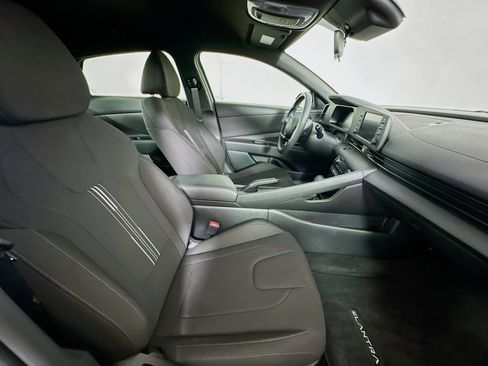 Used 2025 Hyundai Elantra Sport FWD image 29
