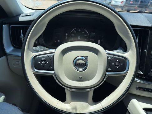 Used 2019 Volvo XC60 T5 Momentum w/ Premium Package AWD/4WD image 14