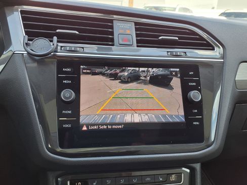 Used 2019 Volkswagen Tiguan SE w/ Panoramic Sunroof Package image 28