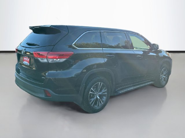 Used 2018 Toyota Highlander LE AWD/4WD image 5