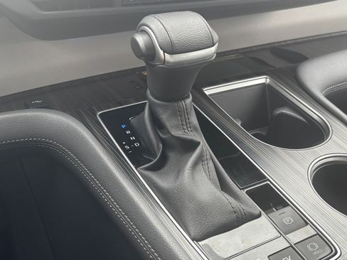 Used 2023 Toyota Sienna Limited image 42