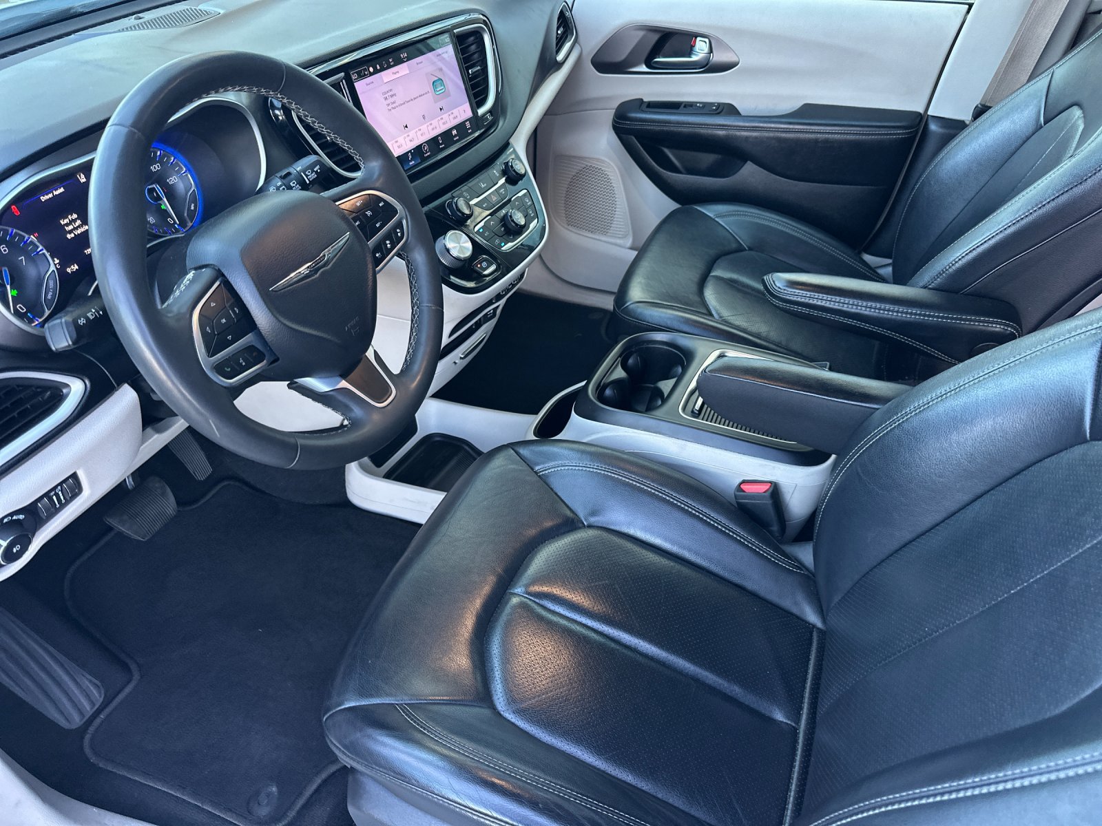 Used 2022 Chrysler Pacifica Touring-L FWD image 10