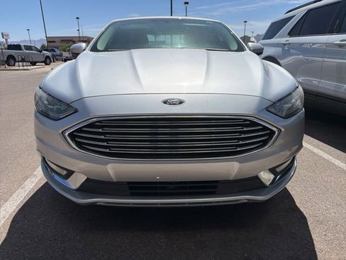 Used 2018 Ford Fusion SE w/ Equipment Group 201A FWD image 2