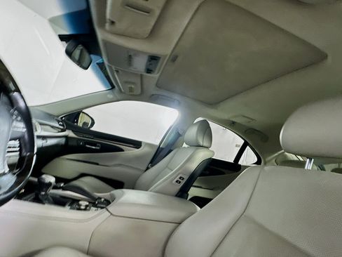 Used 2013 Lexus LS 460 w/ Comfort Pkg RWD image 26