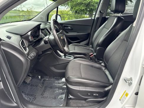 Used 2022 Chevrolet Trax LT w/ Driver Confidence Package AWD/4WD image 13