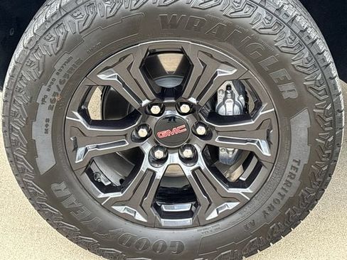 Used 2025 GMC Canyon Elevation w/ Convenience Package RWD image 10
