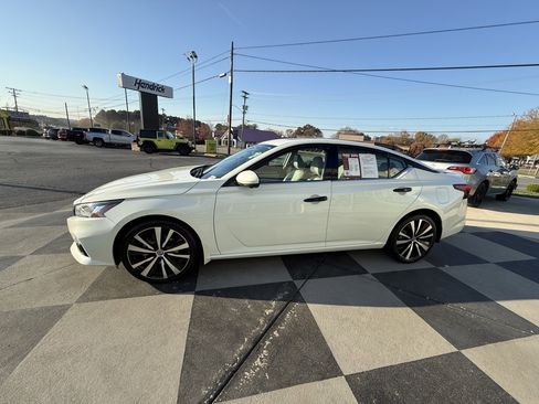 Used 2021 Nissan Altima 2.5 Platinum image 5