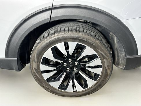 Used 2025 Ford Explorer Platinum w/ LUX Leather Package image 11