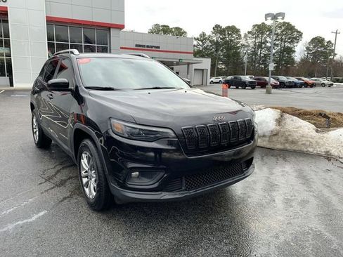 Used 2020 Jeep Cherokee Latitude Plus image 2