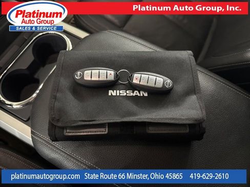 Used 2021 Nissan Titan SL w/ Moonroof Package image 24