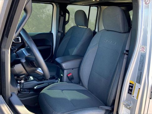 Used 2024 Jeep Wrangler Sahara image 21