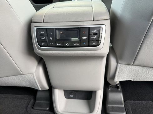 Used 2016 Toyota Highlander Limited Platinum image 21