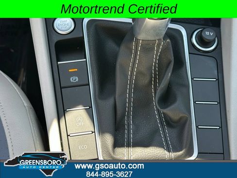 Used 2025 Volkswagen Jetta SE FWD image 28