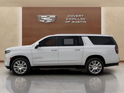 Used 2023 Chevrolet Suburban High Country image 2