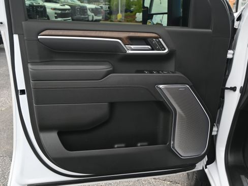 Used 2025 Chevrolet Silverado 3500 High Country w/ High Country Premium Package AWD/4WD image 14