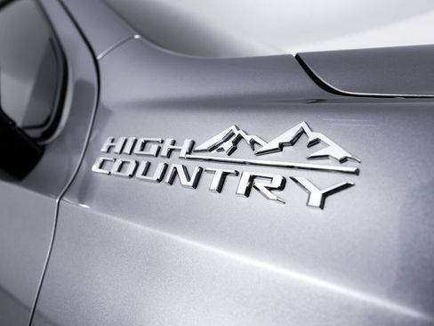 Used 2021 Chevrolet Suburban High Country AWD/4WD image 11